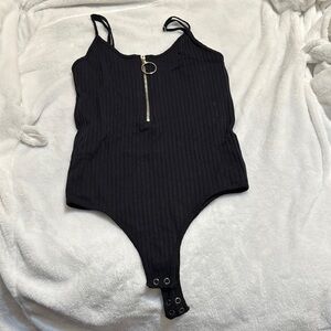 SHEIN Black Ribbed Bodysuit with Zipper Detail
